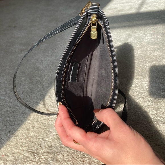 Louis Vuitton Black Epi Leather Sarvanga Crossbody Clutch Bag - Picture 9 of 15